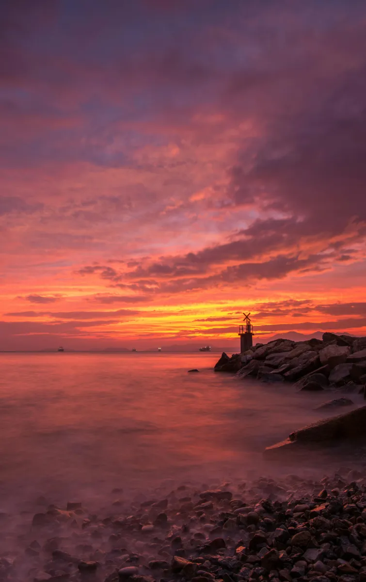 A sunset on the ocean